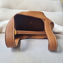 Load image into Gallery viewer, Hermes Gold Picotin 18 MAURICE Leather Gold Hardware