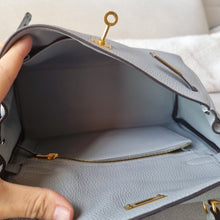 Load image into Gallery viewer, Hermes K25 Gris Mouette Togo  Gold Hardware