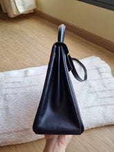 Load image into Gallery viewer, Hermes Kelly 28 Navy Box Leather Gold Hardware