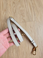 Load image into Gallery viewer, Gucci Diana Tote S/M Ivory Bamboo Handle