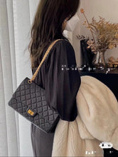 Load image into Gallery viewer, Chanel Classic Reissue 226 Navy Caviar Gold Hw