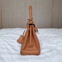 Load image into Gallery viewer, Hermes Kelly 25 Gold with Gold Hardware