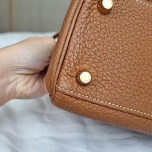 Load image into Gallery viewer, Hermes Kelly 25 Gold with Gold Hardware