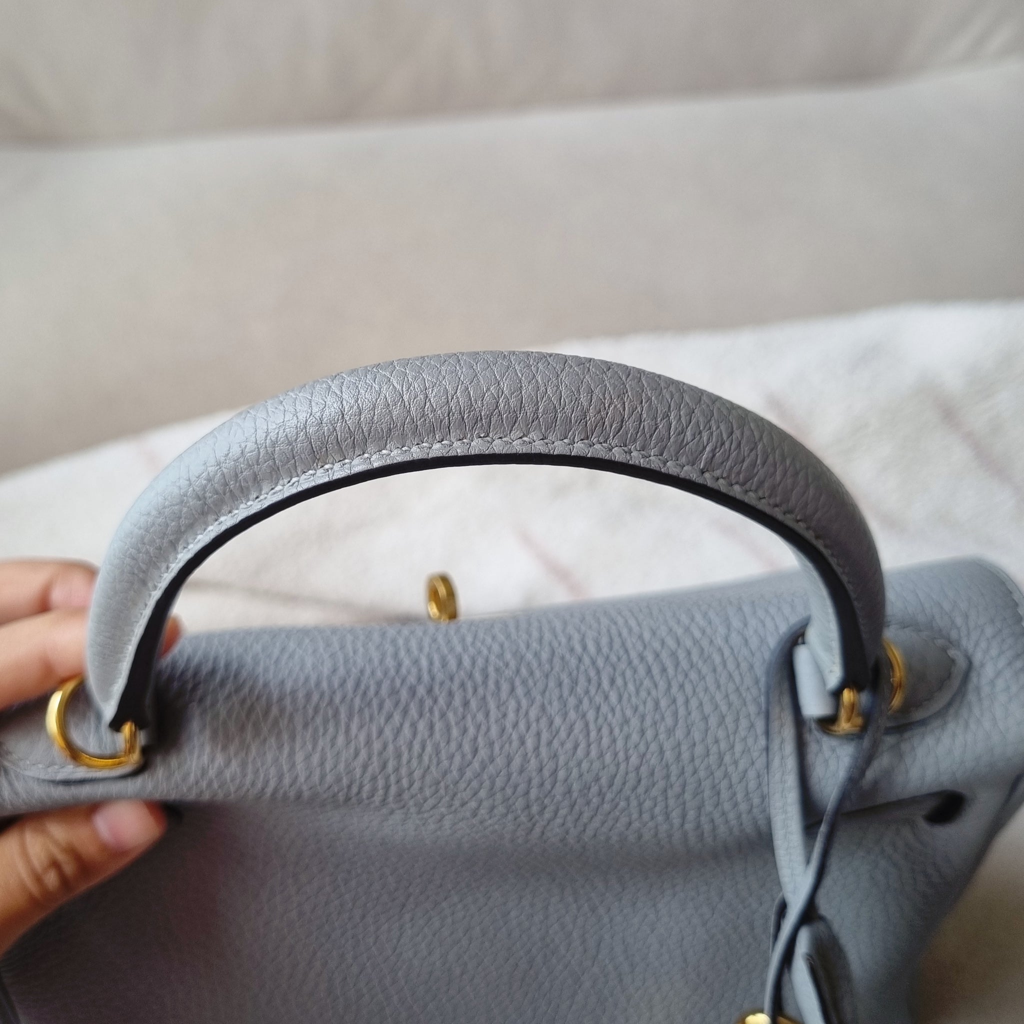 Hermes K25 Gris Mouette Togo Gold Hardware – CamelliaCurate