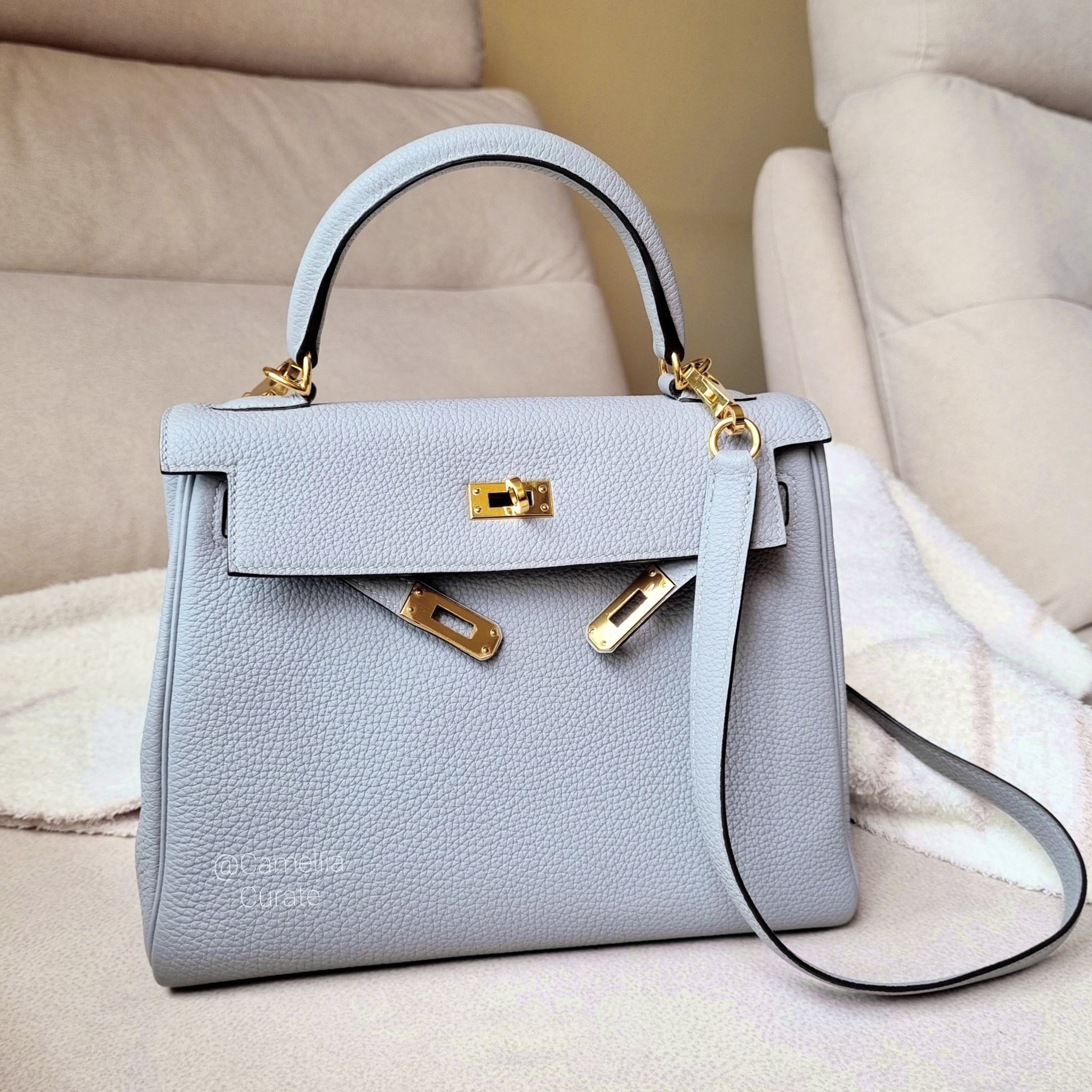 Hermes K25 Gris Mouette Togo Gold Hardware – CamelliaCurate