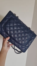 Load and play video in Gallery viewer, Chanel Jumbo Single Flap Navy Caviar Silver Hw
