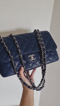 Load and play video in Gallery viewer, Chanel Jumbo Single Flap Navy Caviar Silver Hw
