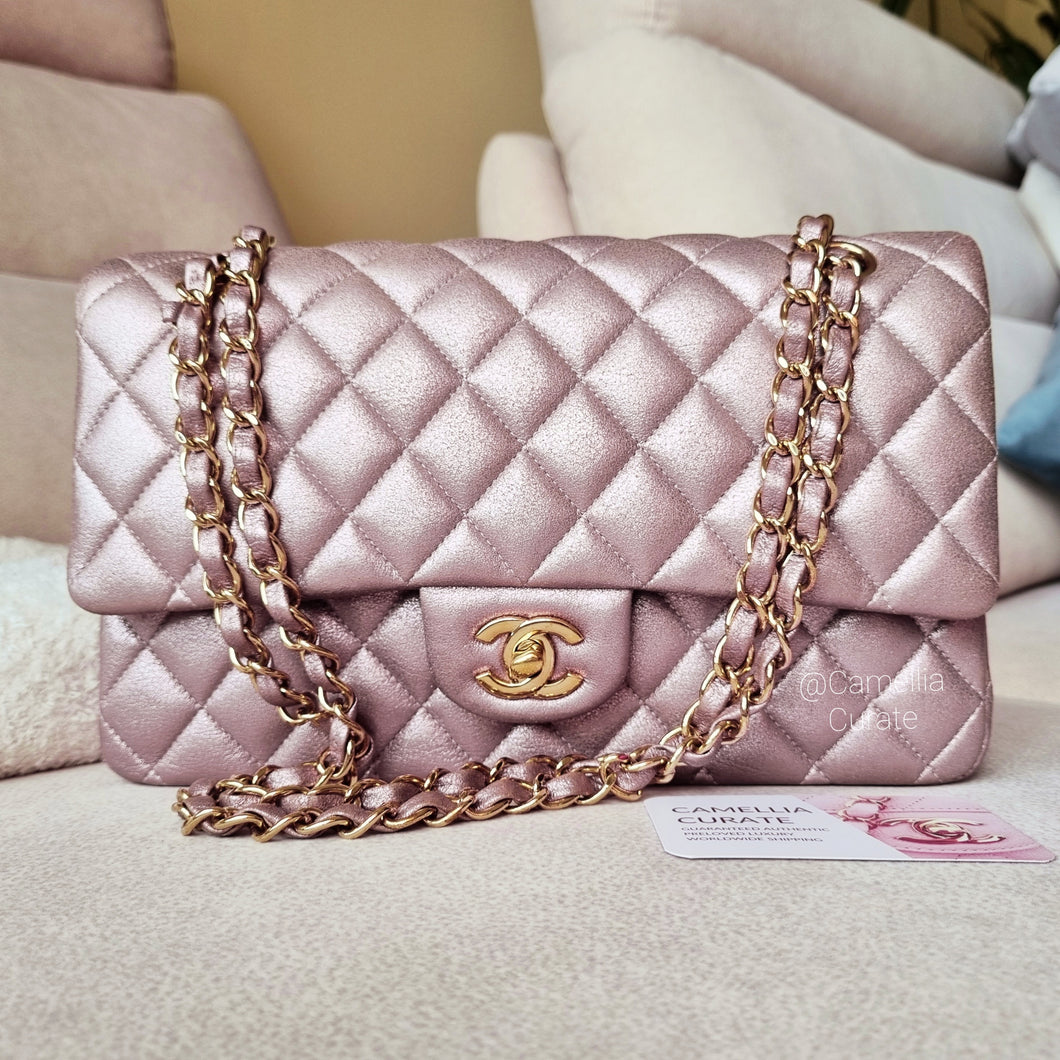 Chanel classic best sale flap gold