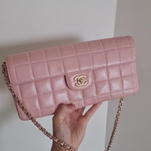 Load and play video in Gallery viewer, Chanel Pink Chocobar Flap 24k Gold
